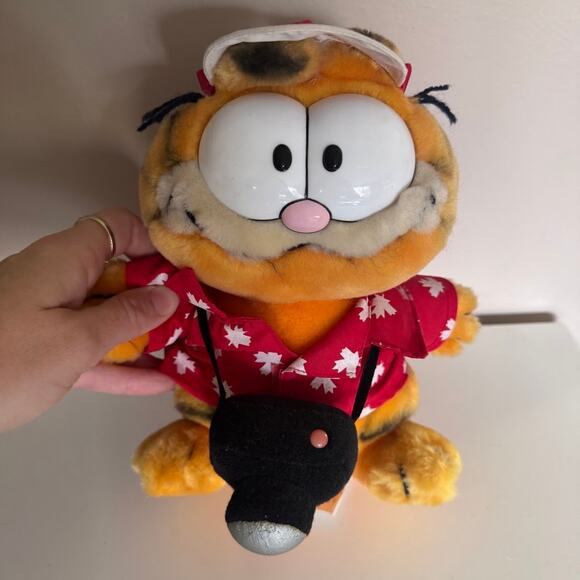 Vintage Garfield Canada Tourist Plush Stuffed Animal Dakin 1981 Maple Leaf Shirt - Picture 2 of 7